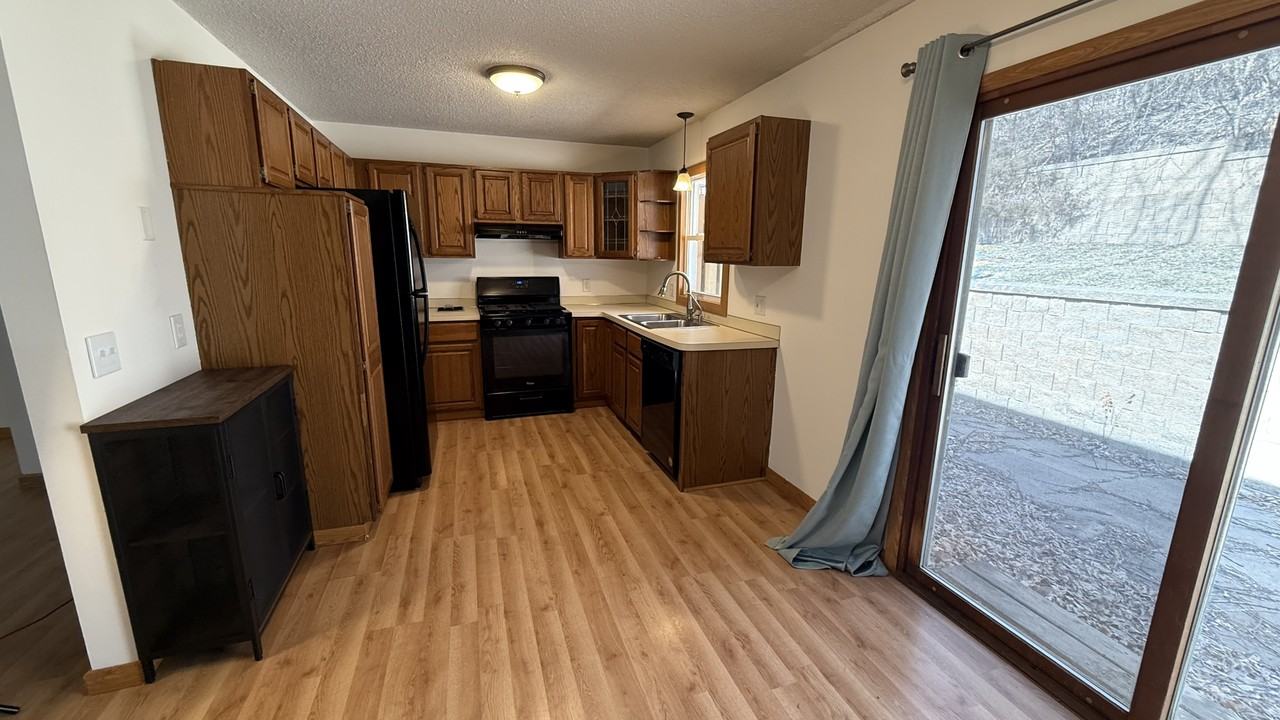 8627 Woodlawn Dr - Photo 3 of 24