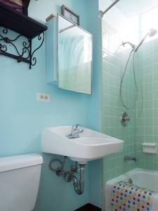 236 Liliuokalani Ave #403 - Photo 3 of 17