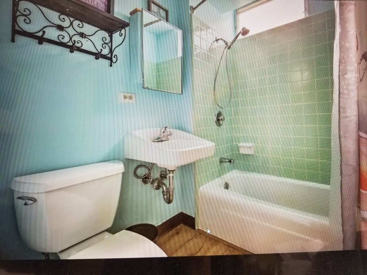 236 Liliuokalani Ave #403 - Photo 4 of 17