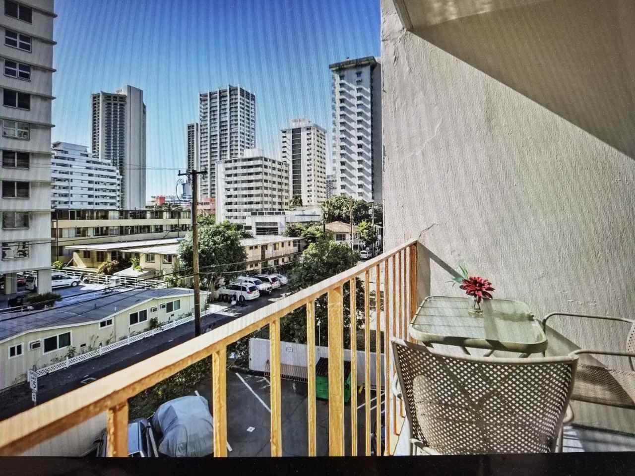 236 Liliuokalani Ave #403 - Photo 6 of 17