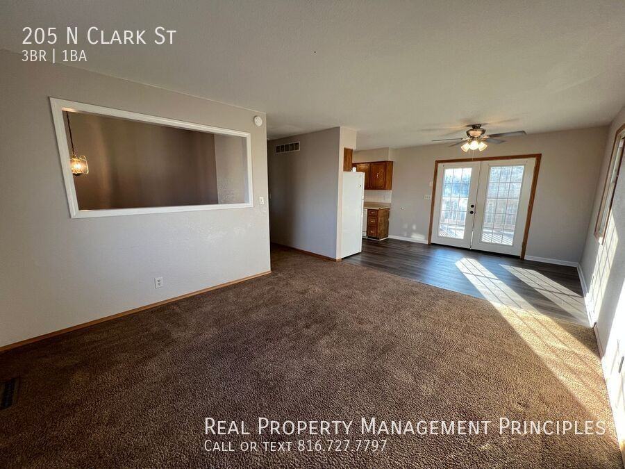 205 N Clark St - Photo 3 of 17