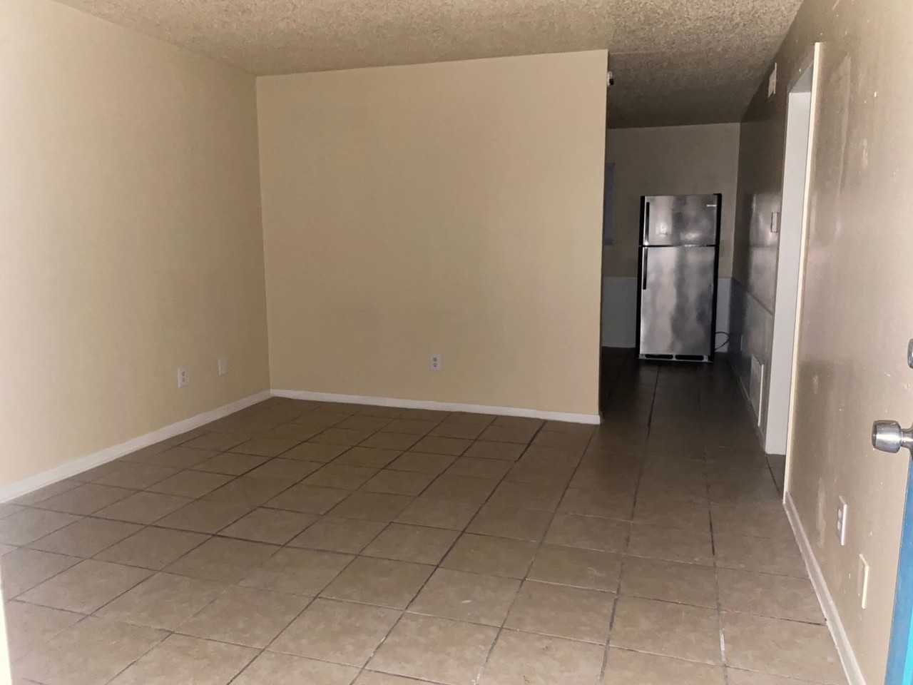 803 W Avenue E - Photo 7 of 11