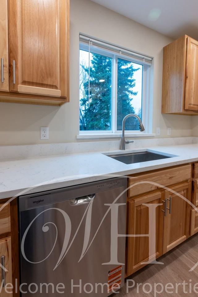 623 W Whitman Dr - Photo 6 of 31