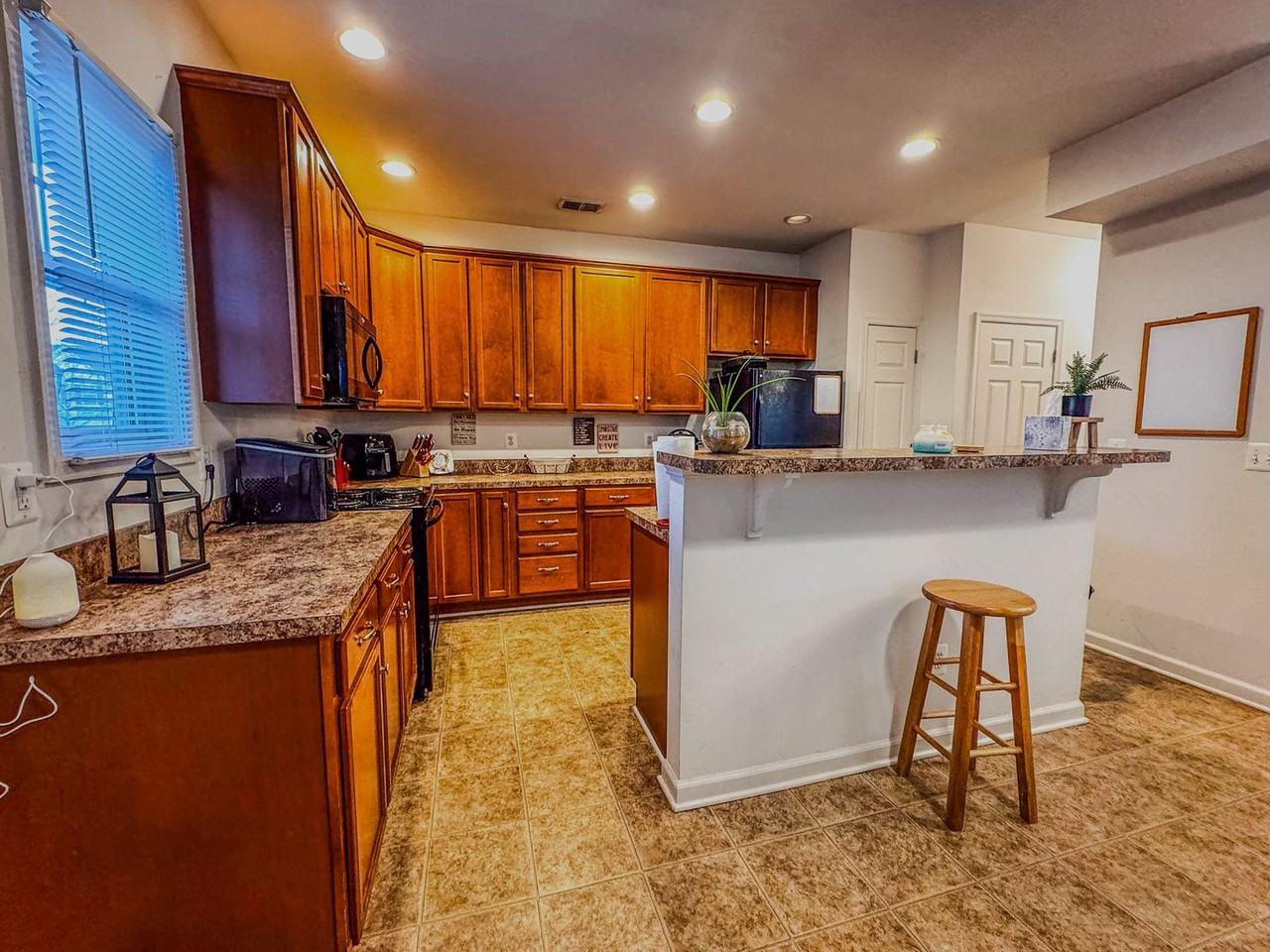 118 Villa Cir - Photo 2 of 32