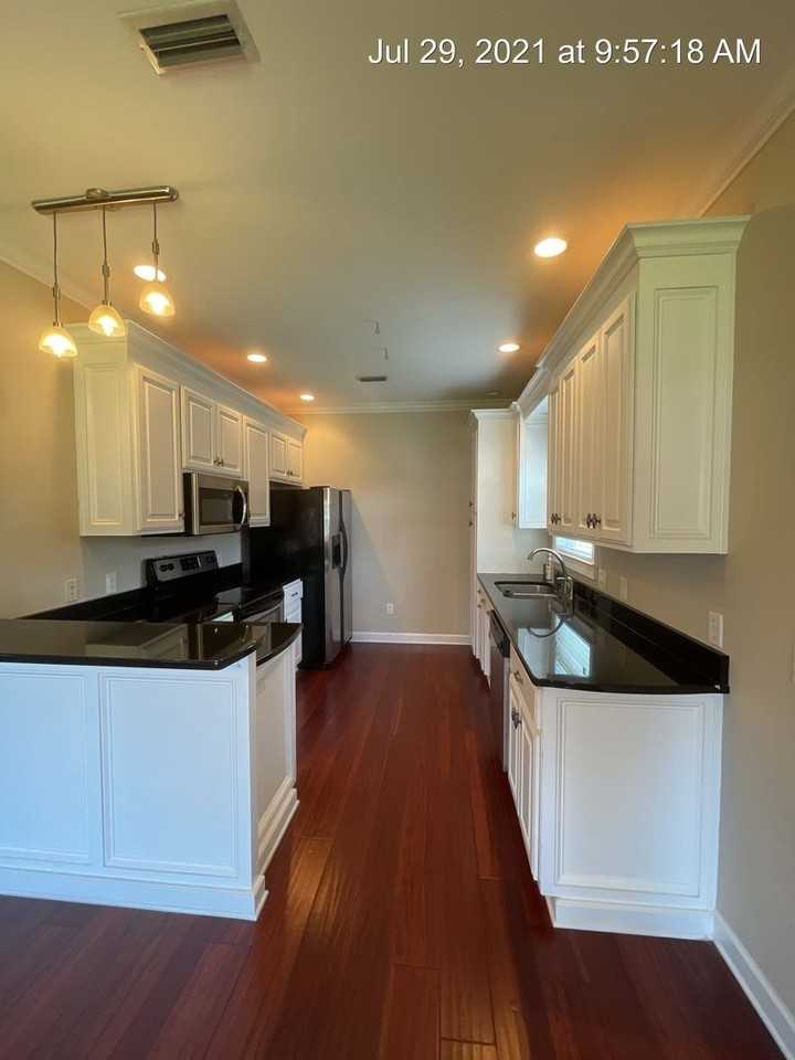 121 Belvedere Ln - Photo 2 of 14