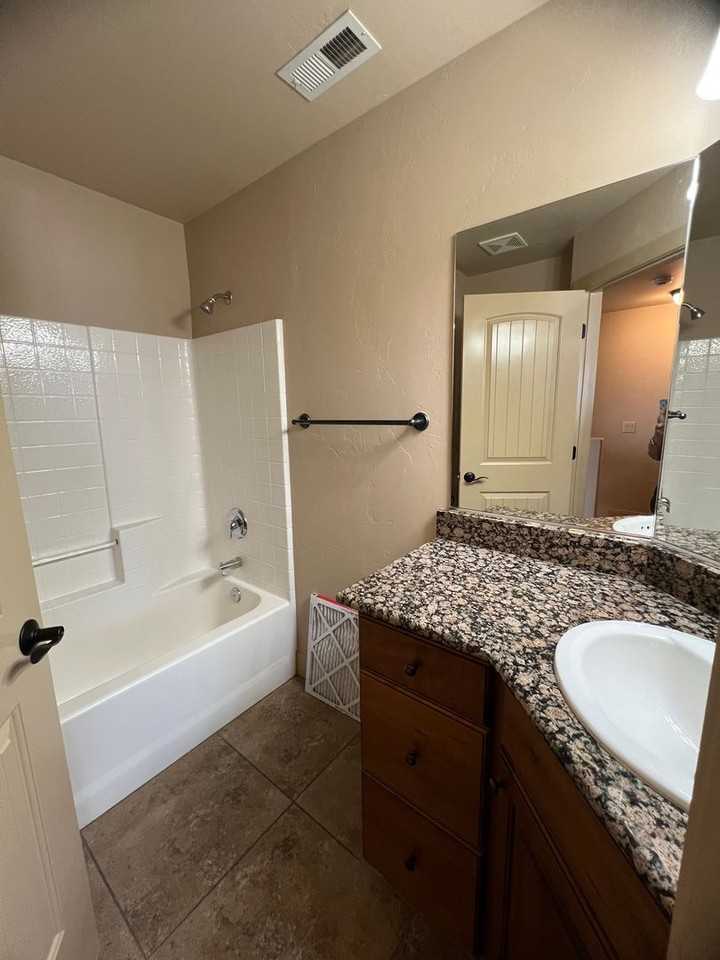 920 S 25 E #4C - Photo 3 of 17