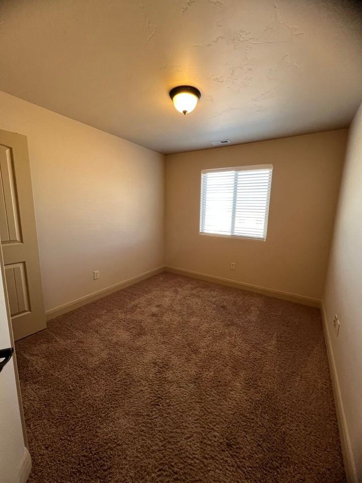 920 S 25 E #4C - Photo 4 of 17