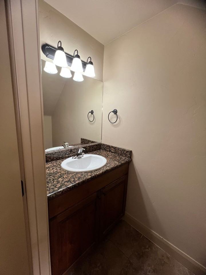 920 S 25 E #4C - Photo 7 of 17