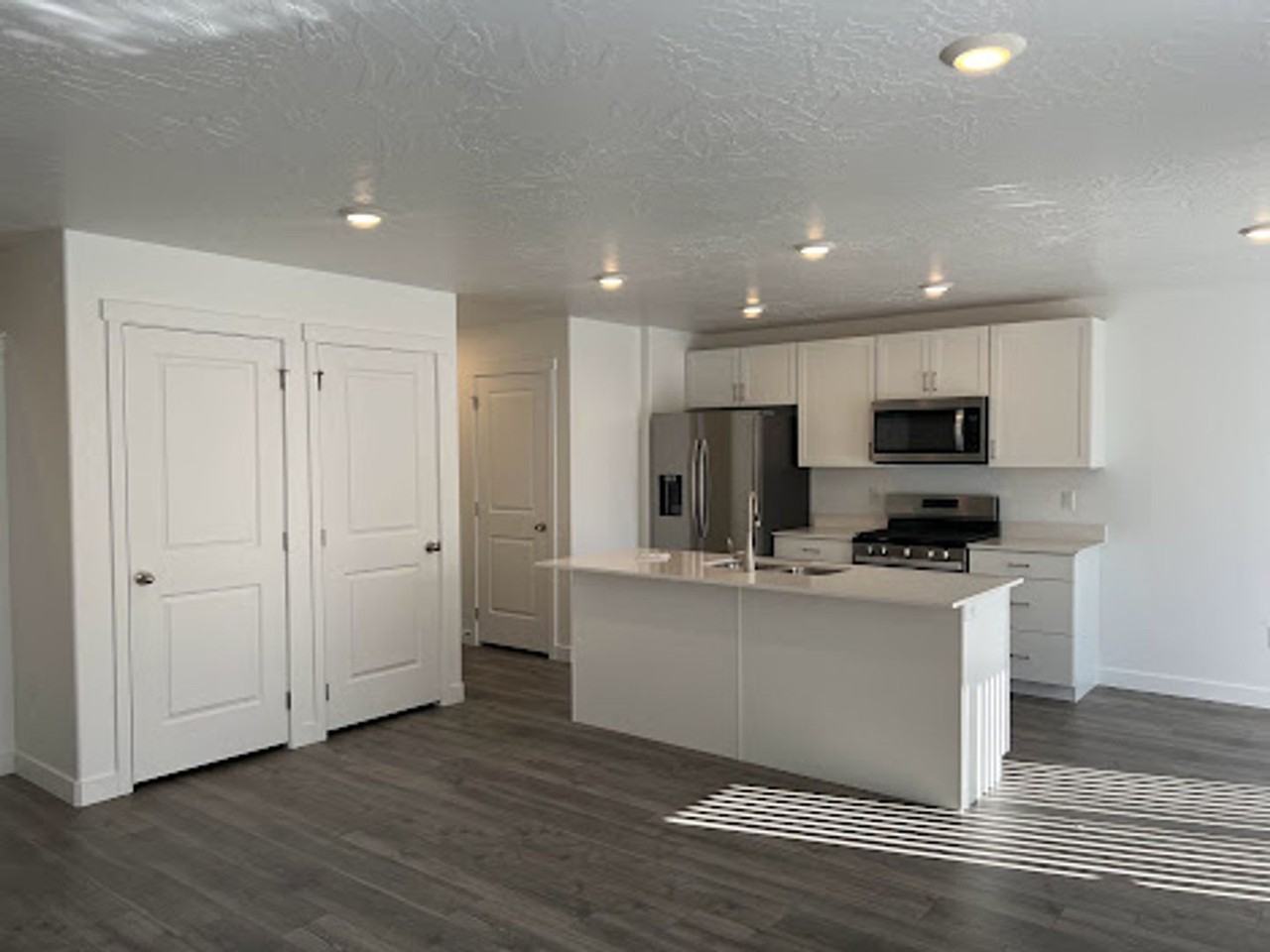 2943 W Ezra Dr - Photo 2 of 17