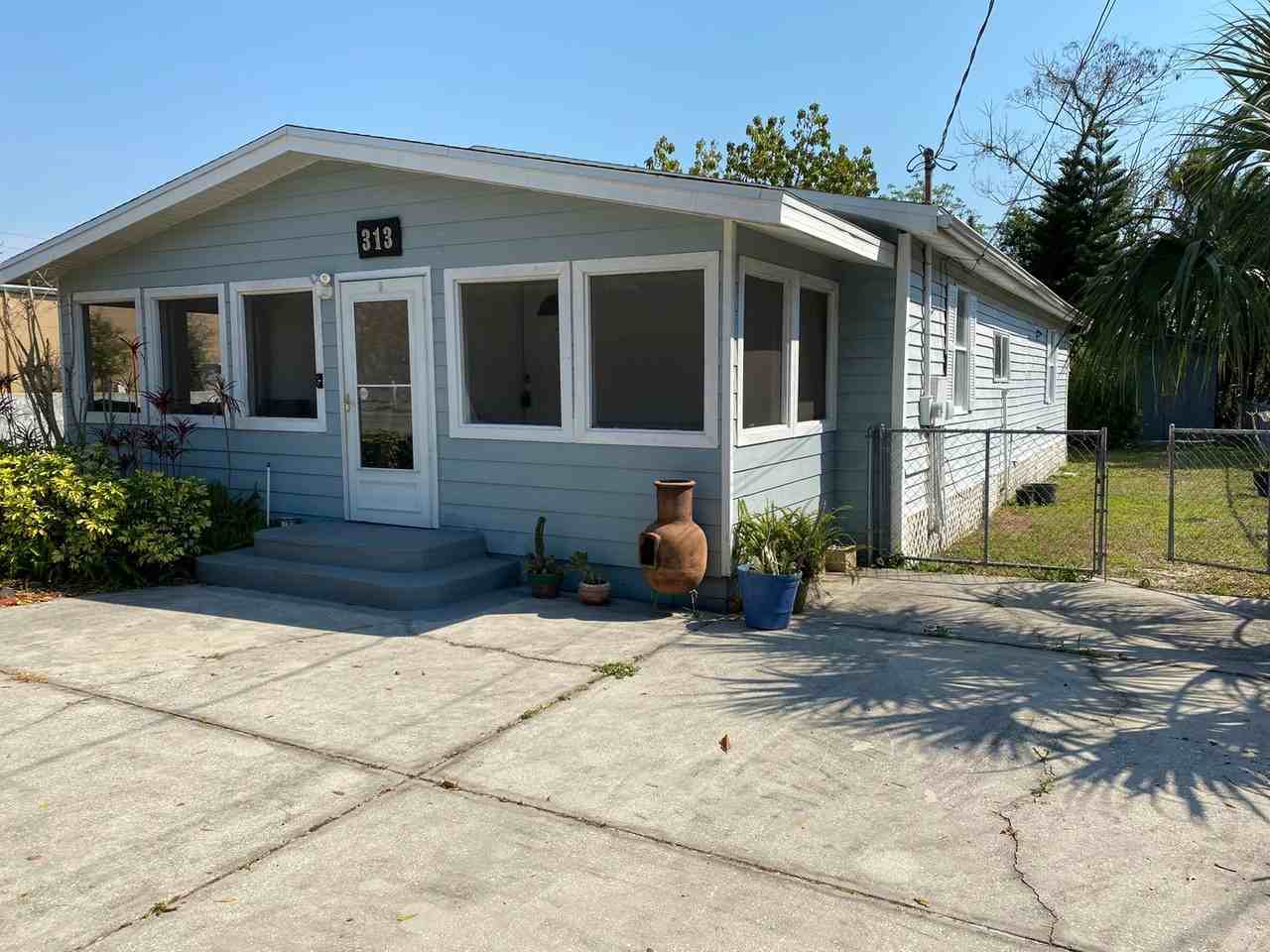 313 S Observatory Dr - Photo 2 of 22