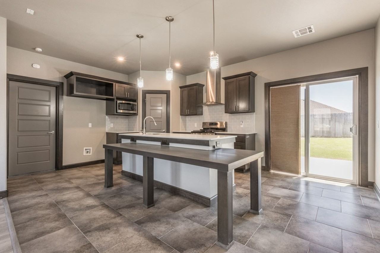 9420 Nw 93rd Ter - Photo 6 of 13