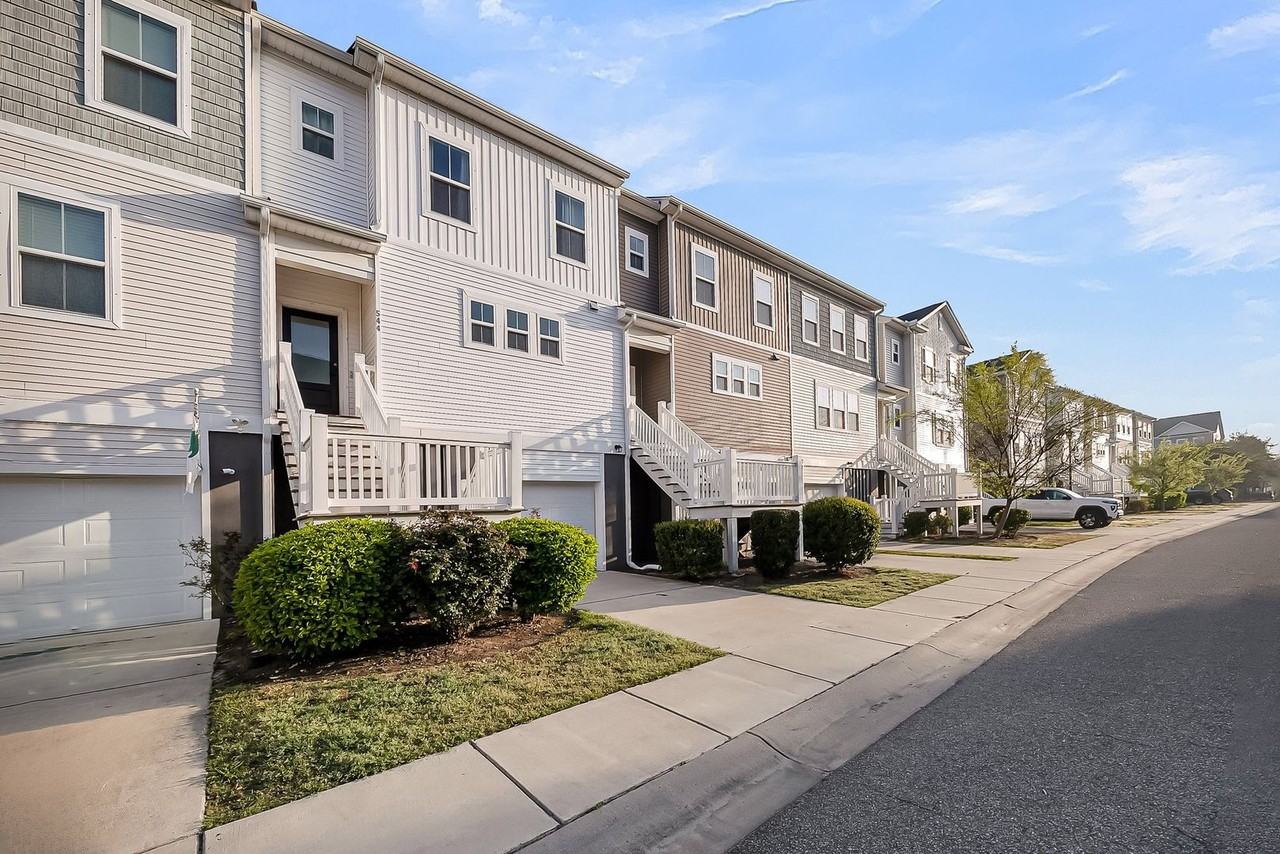 544 Mclernon Trce - Photo 2 of 36