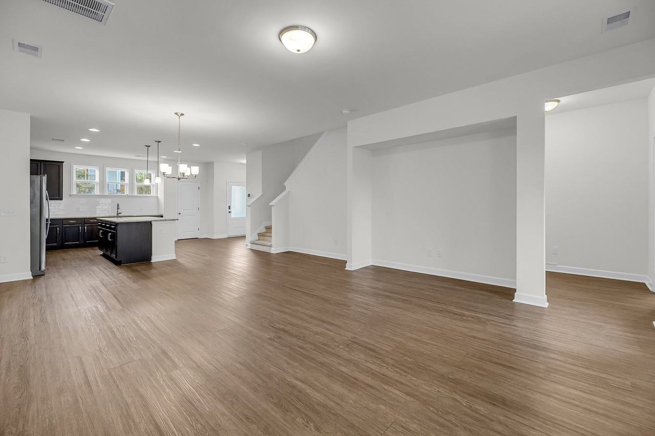 544 Mclernon Trce - Photo 5 of 36