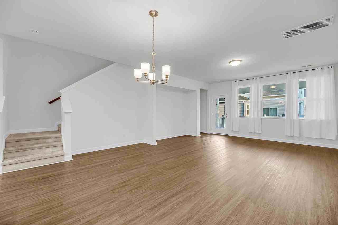 544 Mclernon Trce - Photo 6 of 36