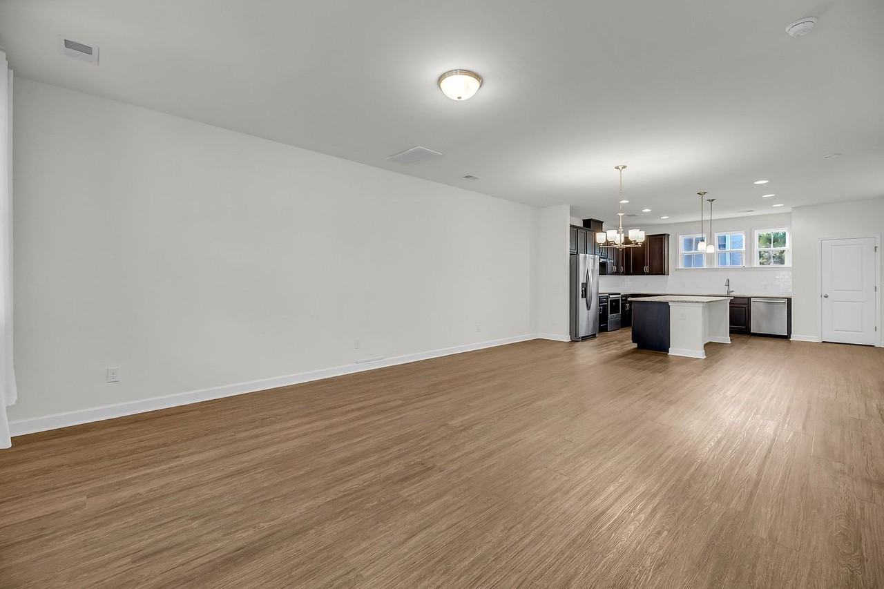 544 Mclernon Trce - Photo 7 of 36