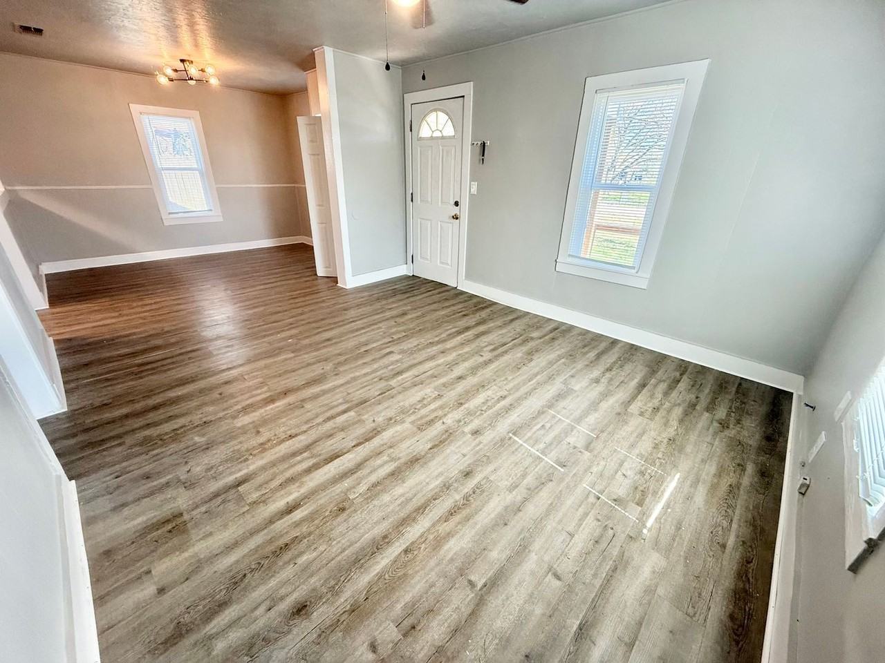 629 N Pearl St - Photo 2 of 18