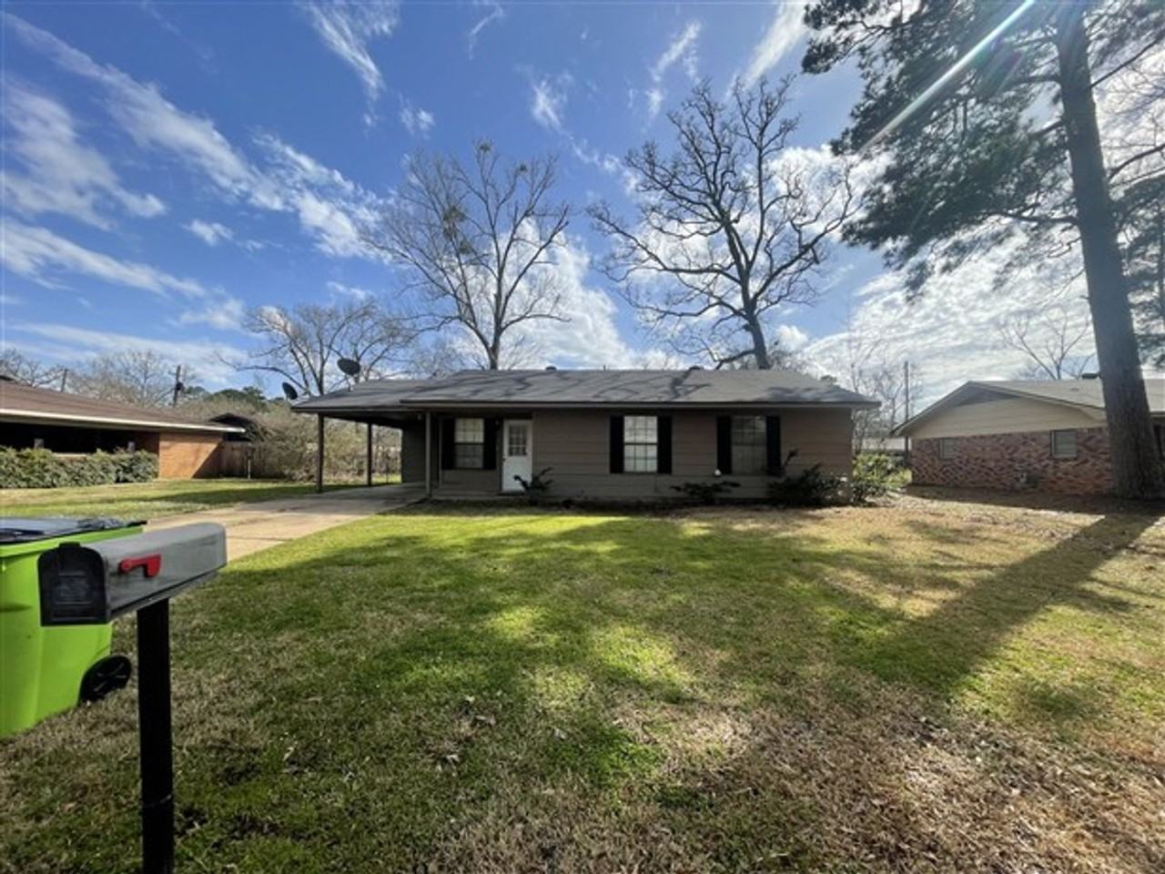 1008 Sharron Dr - Photo 2 of 42