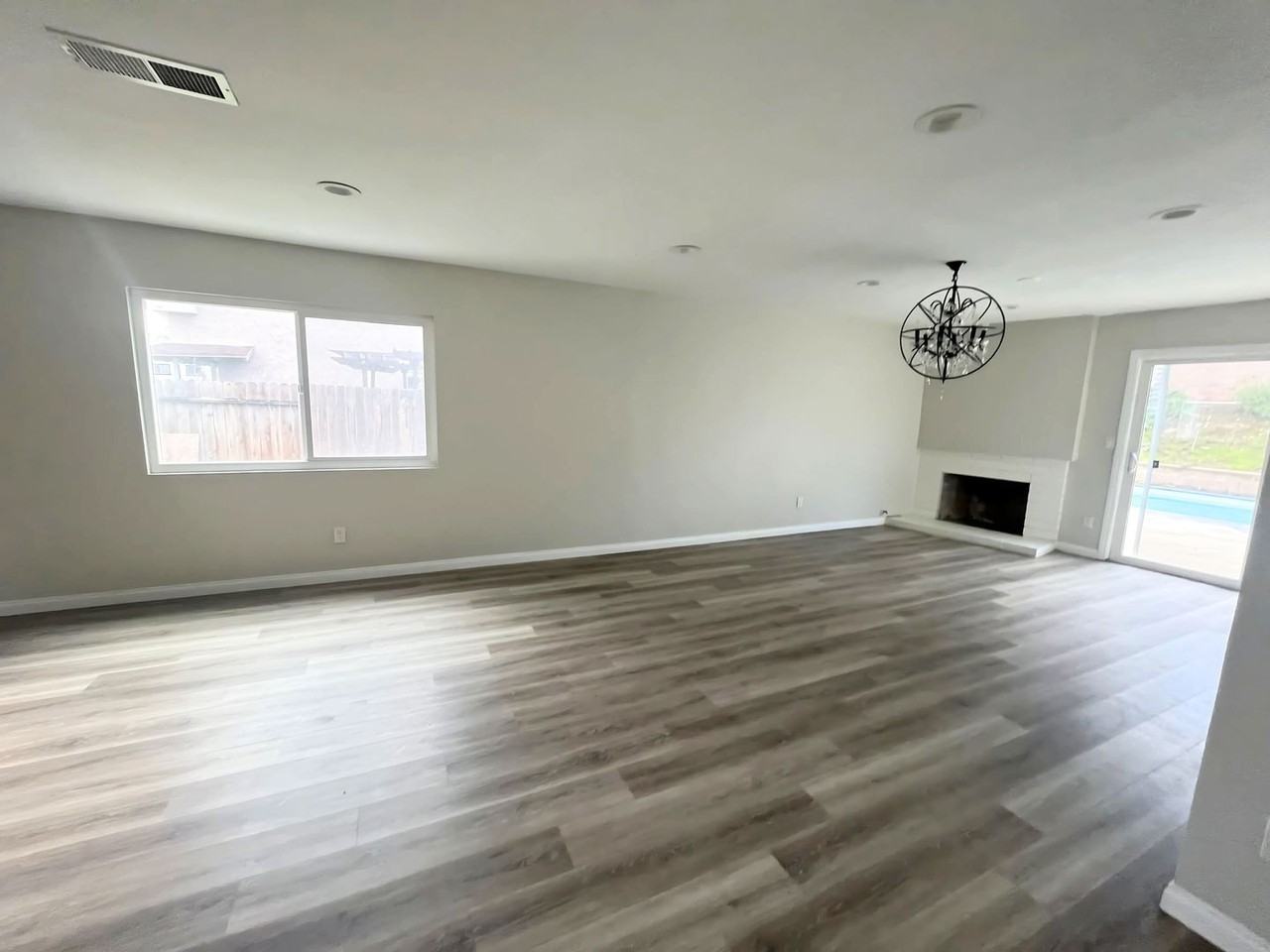446 Annette Pl - Photo 4 of 17