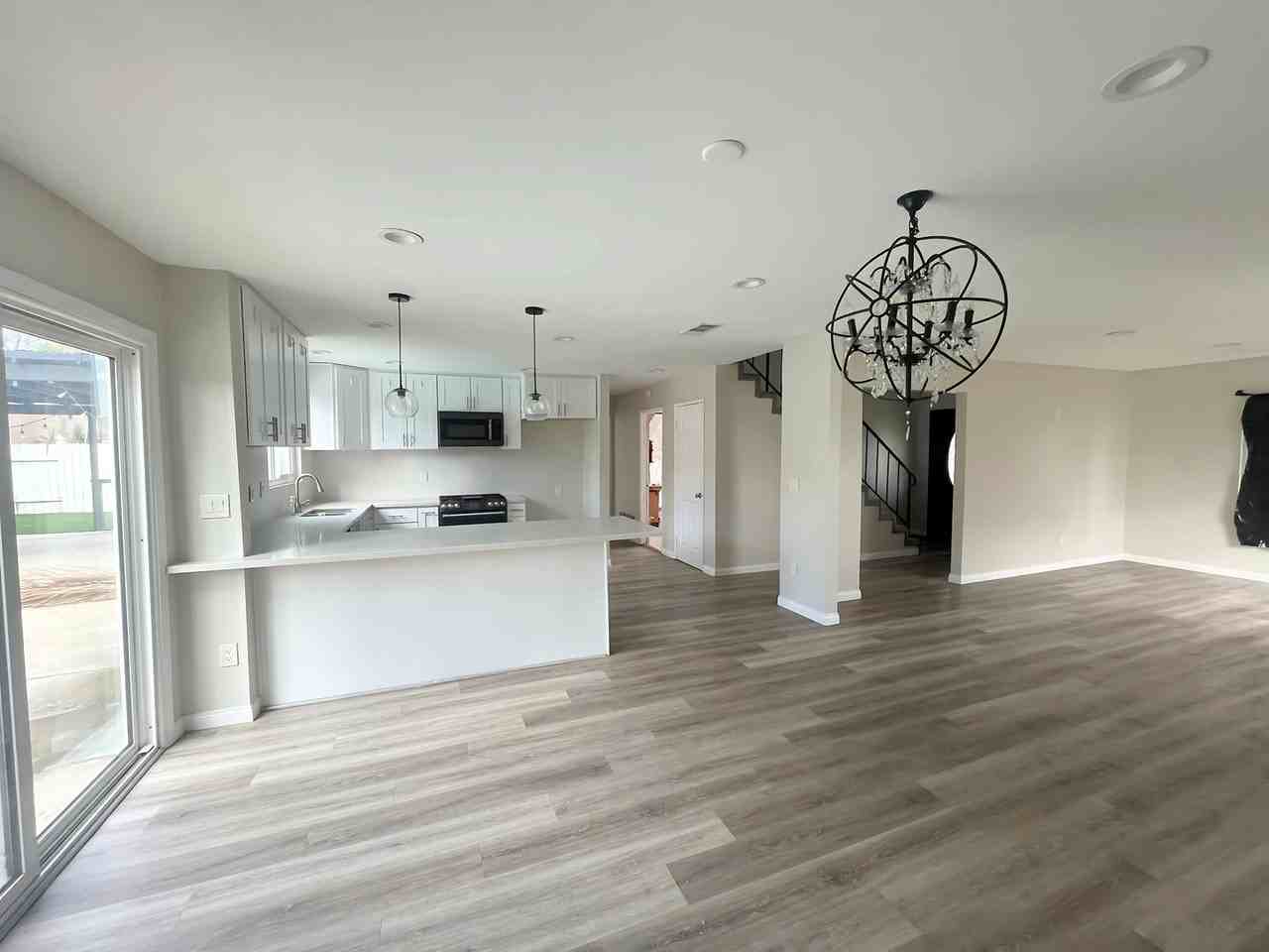 446 Annette Pl - Photo 5 of 17