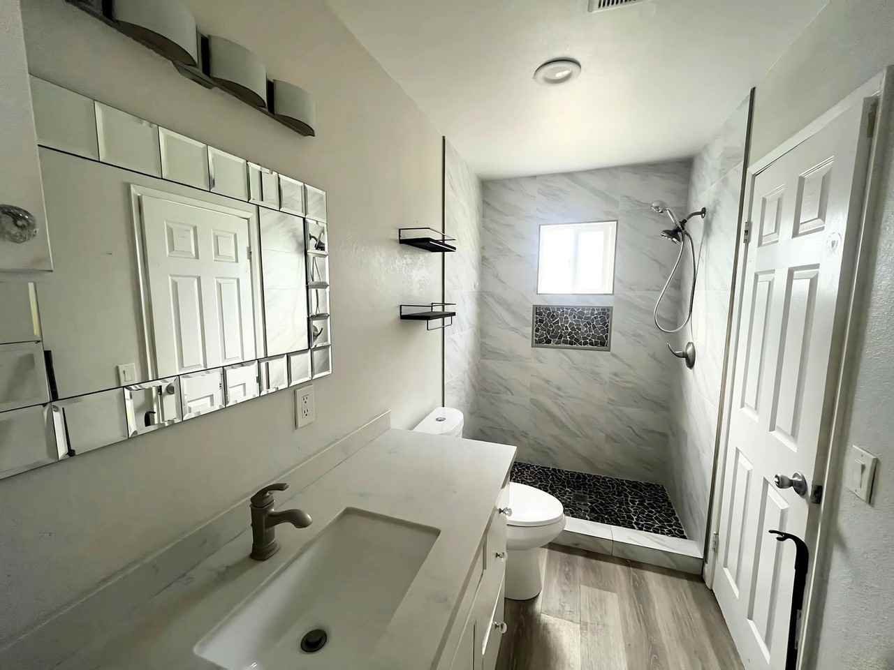 446 Annette Pl - Photo 7 of 17