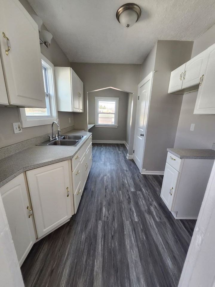 700 Wilmington Ave - Photo 2 of 16