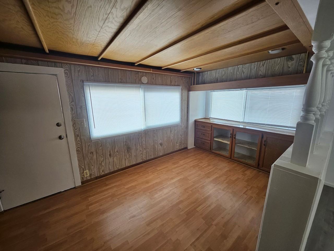 734 Swan Dr - Photo 4 of 11