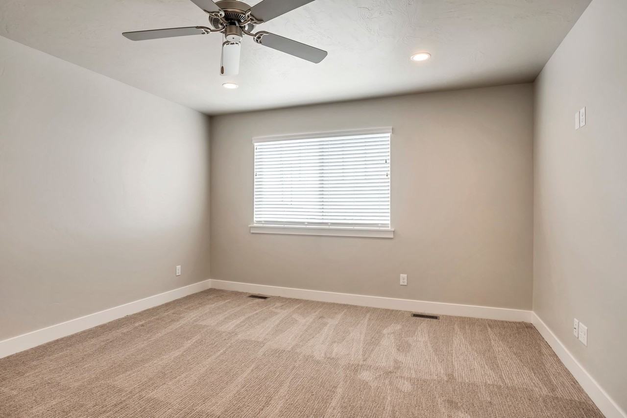 1721 E Aspen Loop - Photo 2 of 8