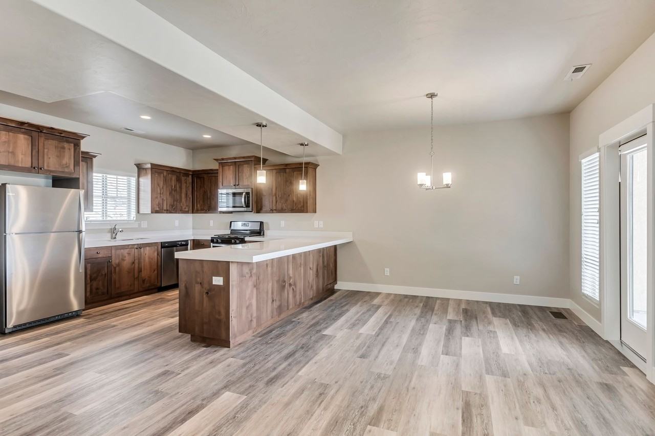 1721 E Aspen Loop - Photo 3 of 8