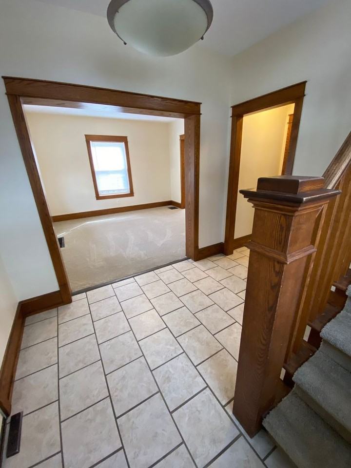 750 Watkins St Se - Photo 5 of 29