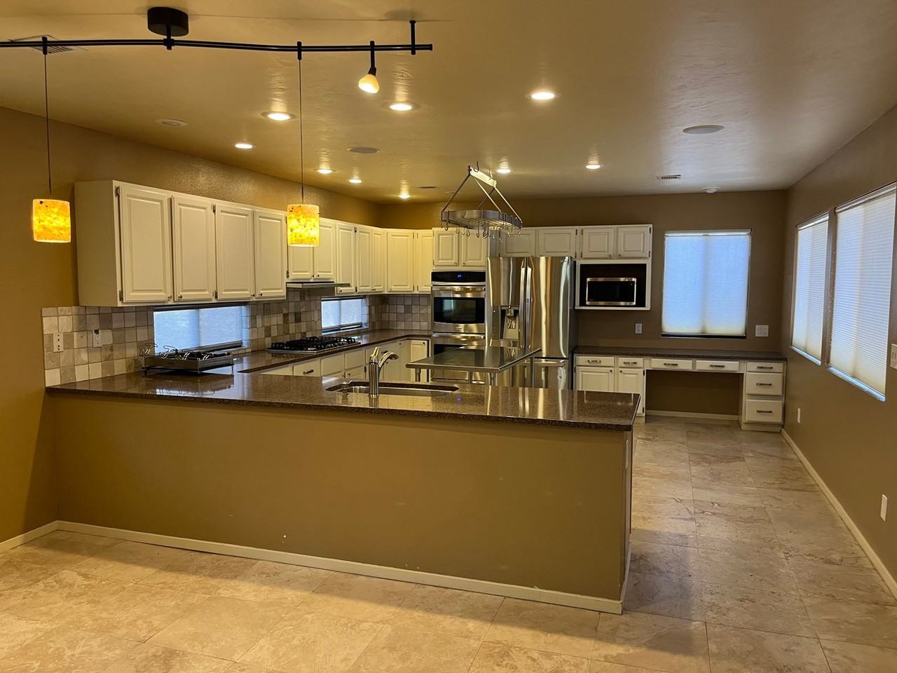 318 Sunset Park Dr - Photo 3 of 38