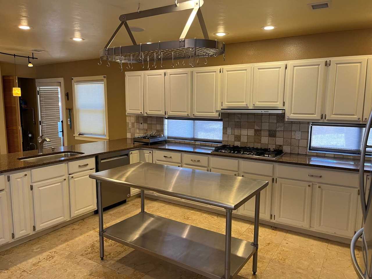 318 Sunset Park Dr - Photo 4 of 38