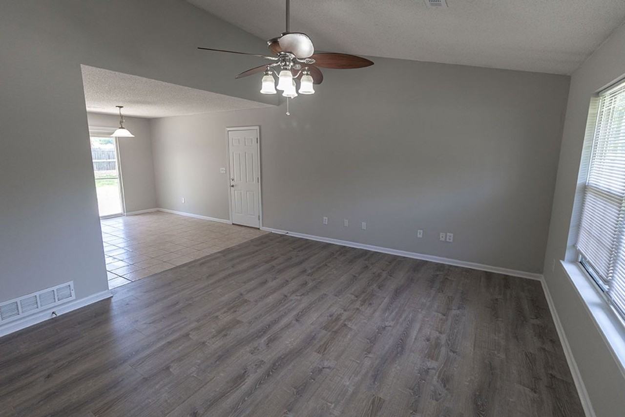 610 N Grace Ln - Photo 3 of 34