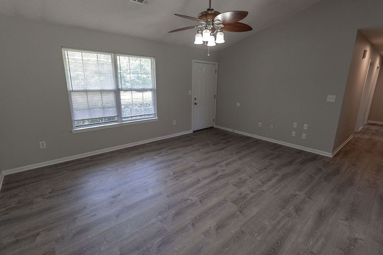 610 N Grace Ln - Photo 5 of 34