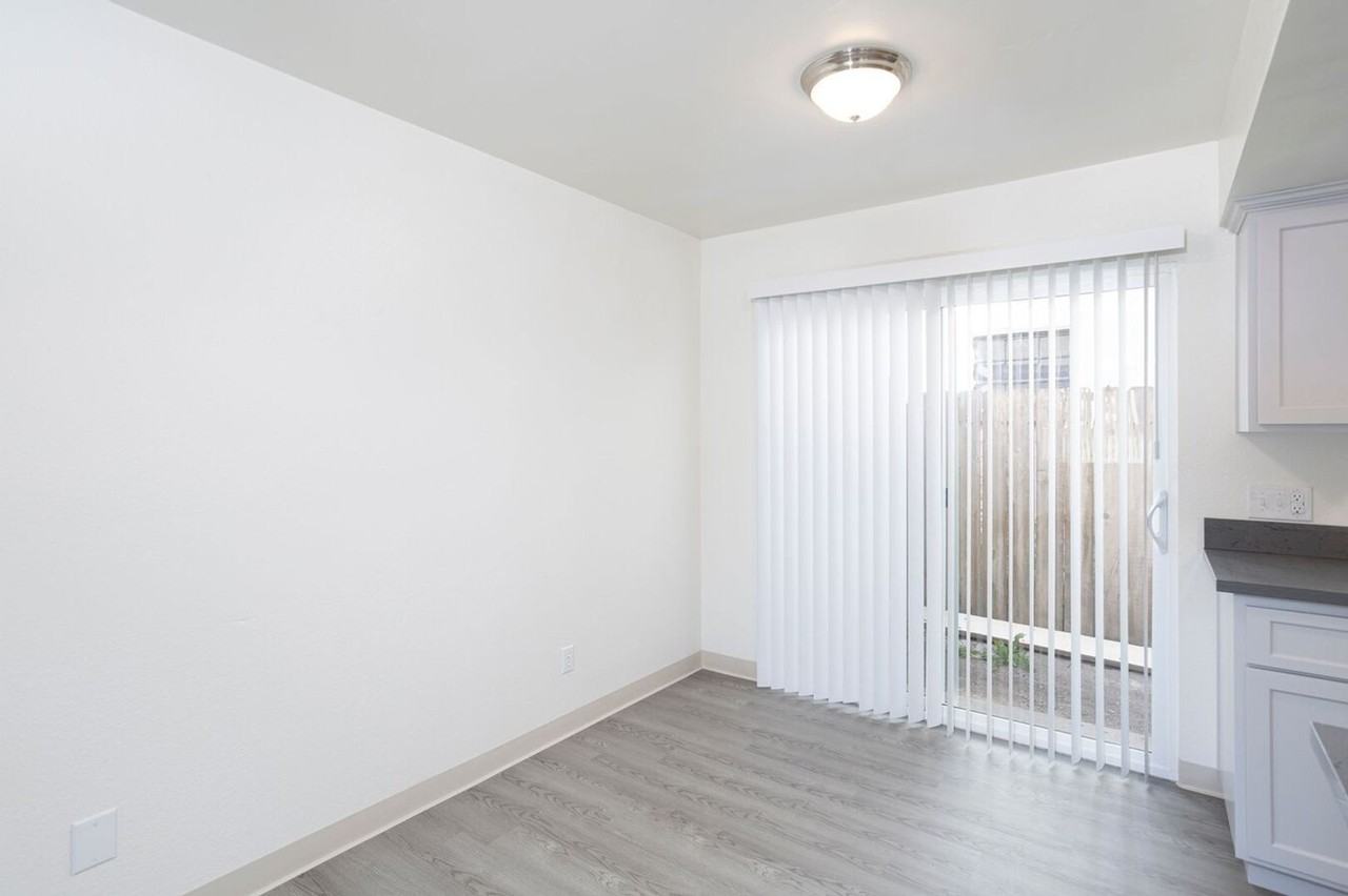 4641 10th St - Photo 2 of 10
