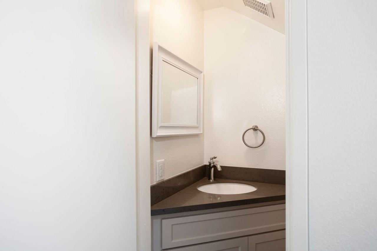 4641 10th St - Photo 4 of 10