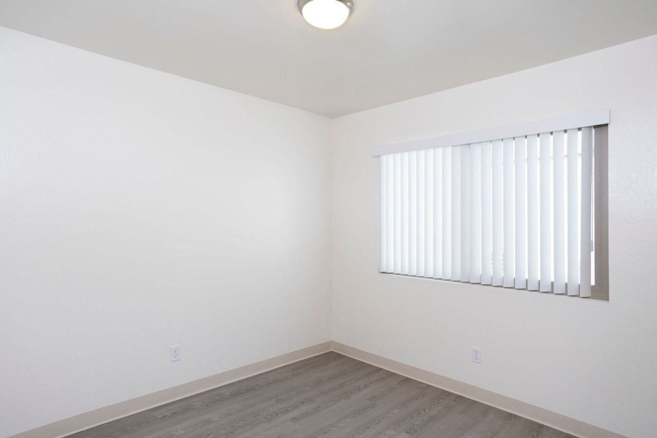4641 10th St - Photo 6 of 10