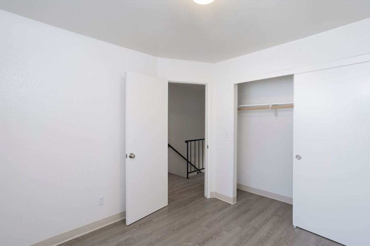 4641 10th St - Photo 7 of 10