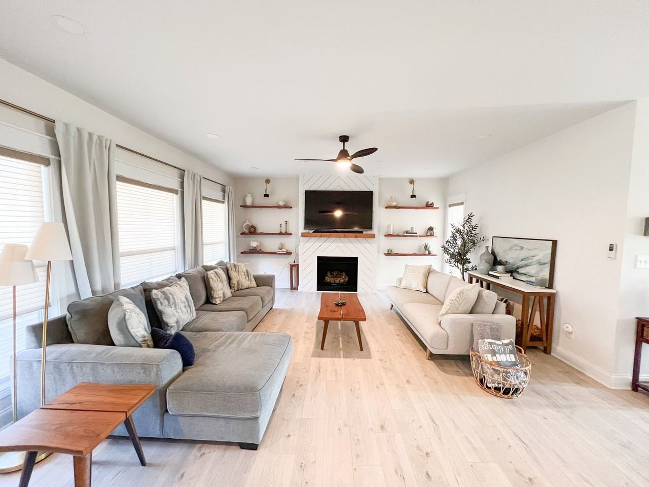 584 Dexter Dr - Photo 3 of 29