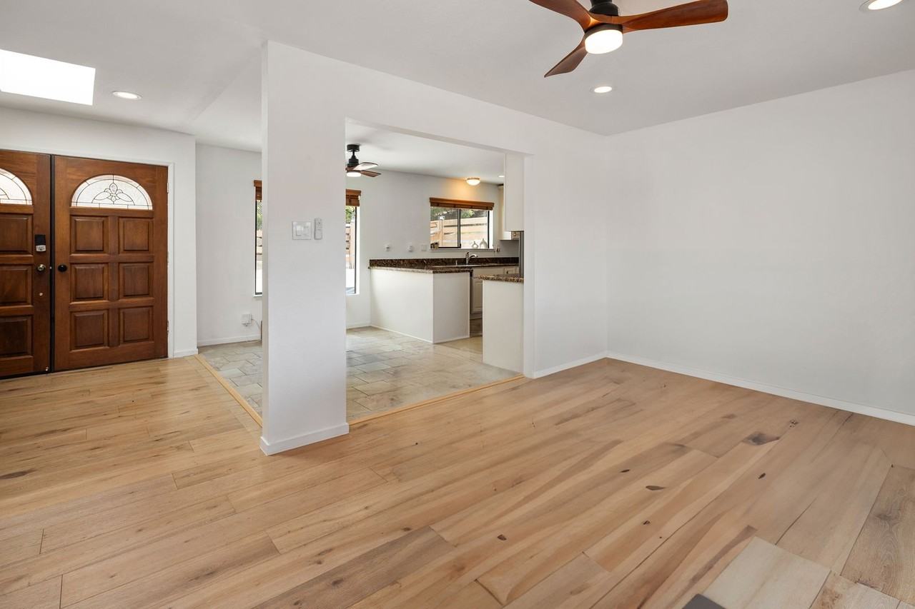 70 Adam Ct - Photo 4 of 28