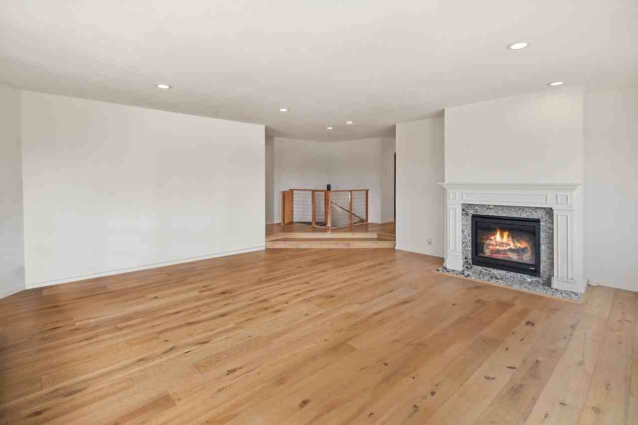 70 Adam Ct - Photo 4 of 28