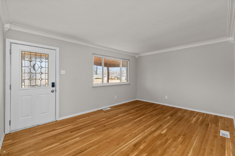 555 Benne Dr - Photo 3 of 38