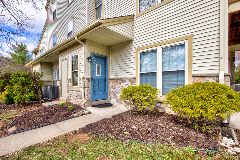 2516 Foxmeadow Cir - Photo 2 of 34