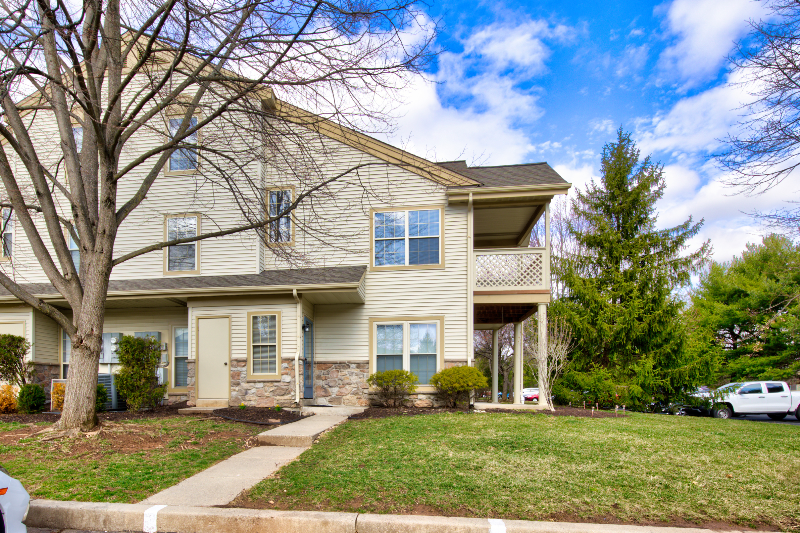 2516 Foxmeadow Cir - Photo 3 of 34