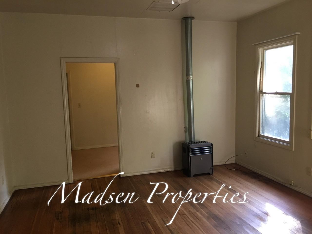 1343 Laburnum Ave - Photo 2 of 15