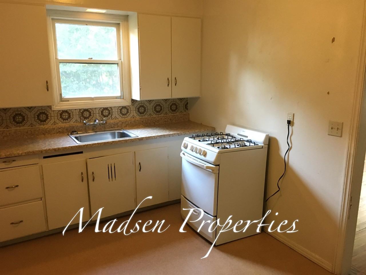 1343 Laburnum Ave - Photo 4 of 15