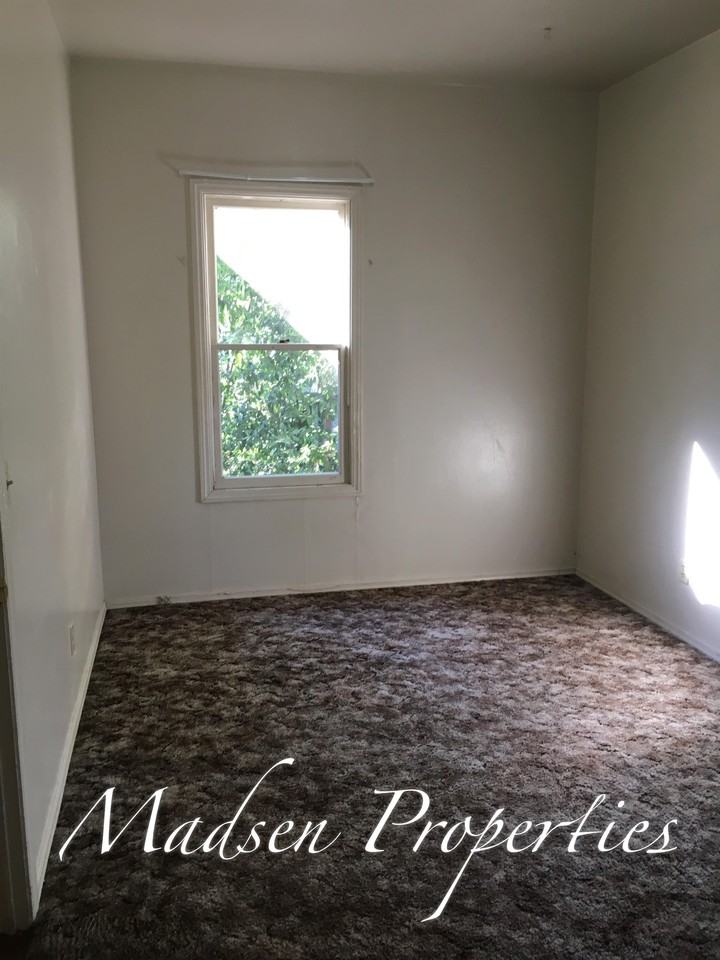 1343 Laburnum Ave - Photo 5 of 15