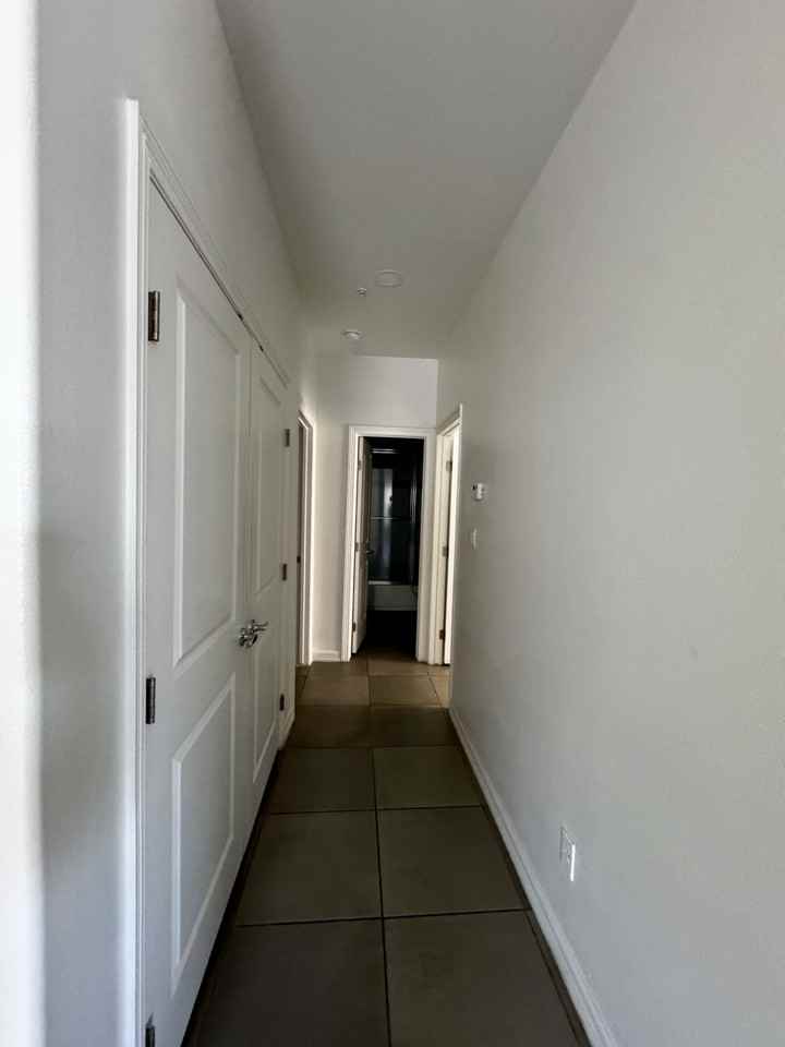 901 E Redbud Avenue - Photo 5 of 50