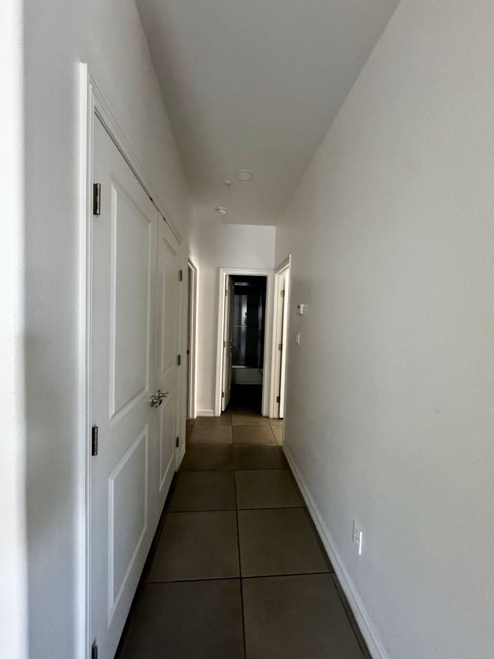 901 E Redbud Avenue - Photo 5 of 20