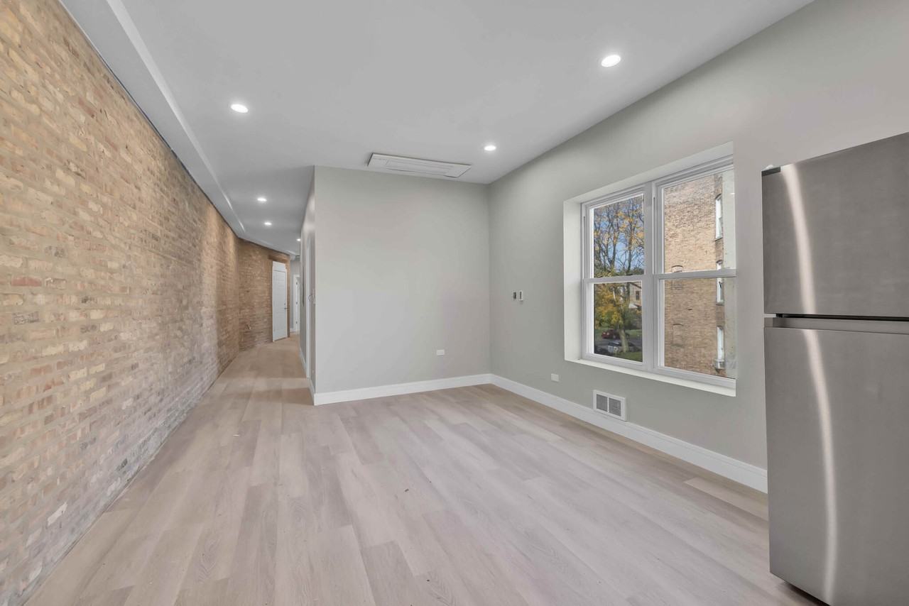 5231 South Indiana Avenue - Photo 3 of 19