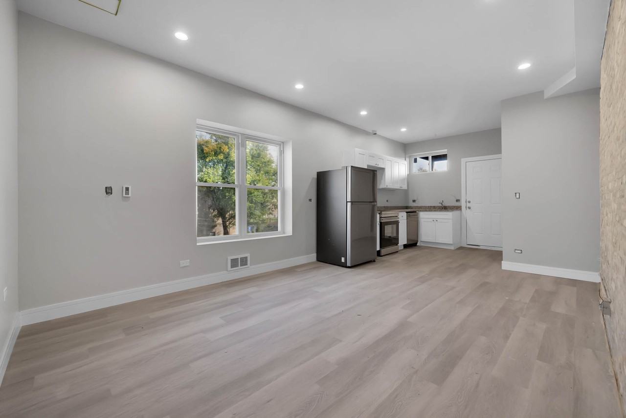 5231 South Indiana Avenue - Photo 5 of 19